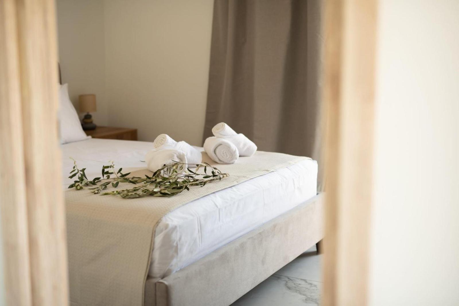 Three Charites Resort Gialova Exteriör bild