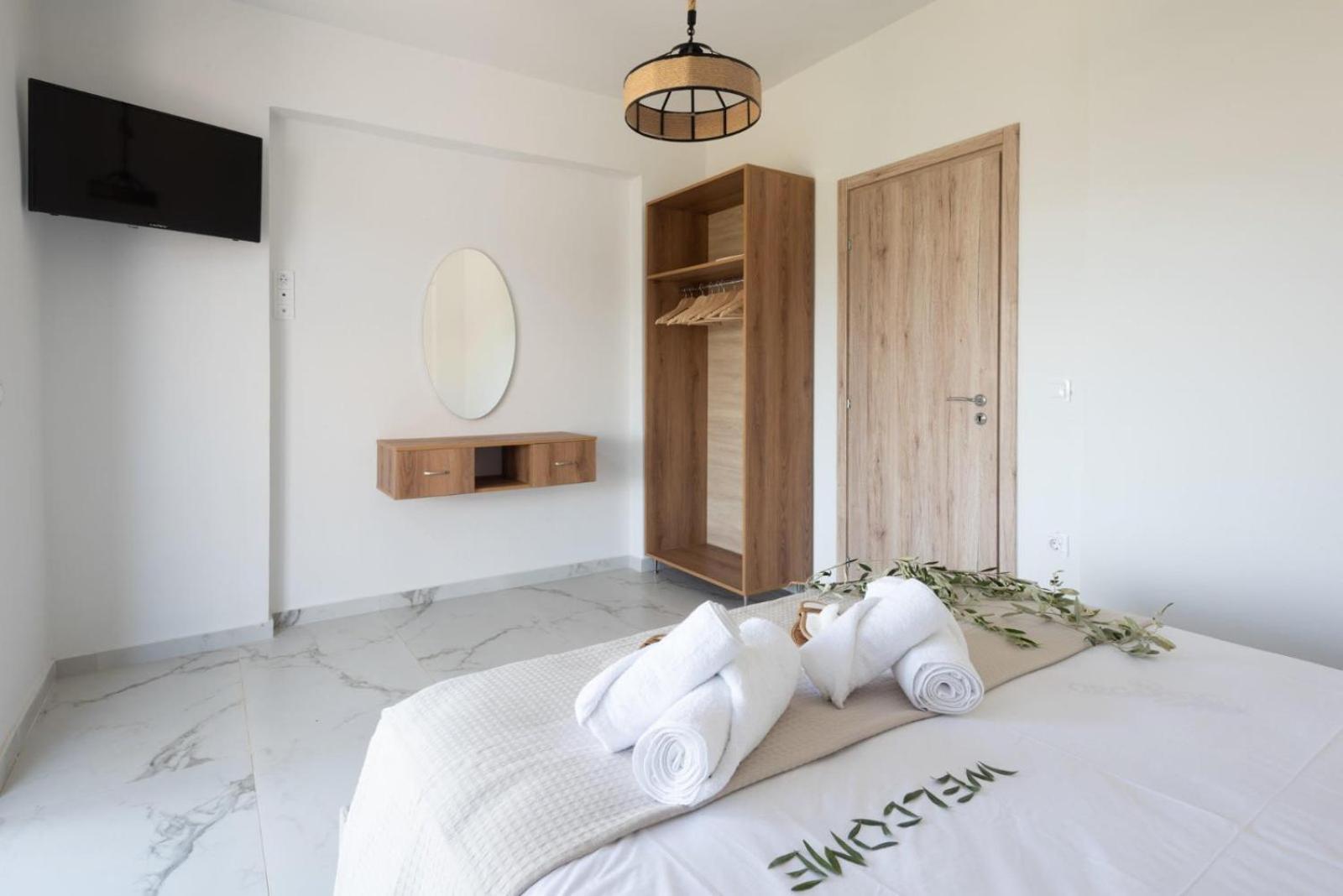 Three Charites Resort Gialova Exteriör bild