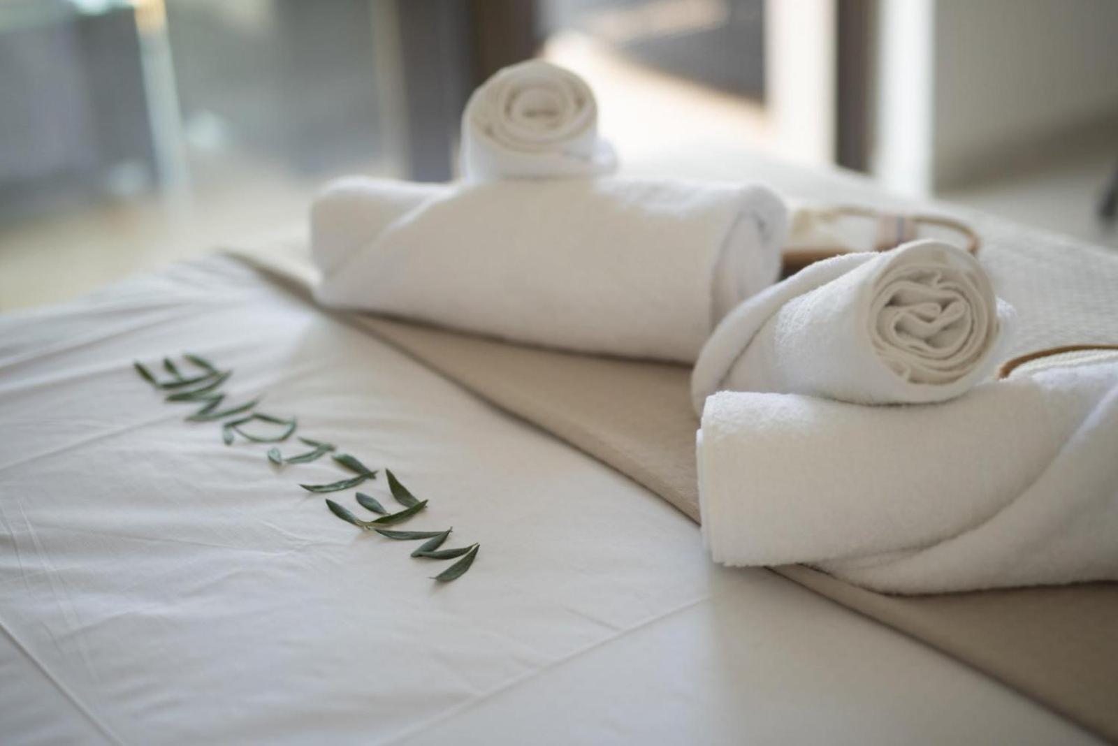 Three Charites Resort Gialova Exteriör bild