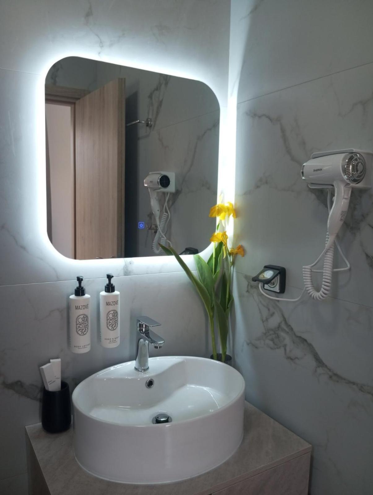Three Charites Resort Gialova Exteriör bild