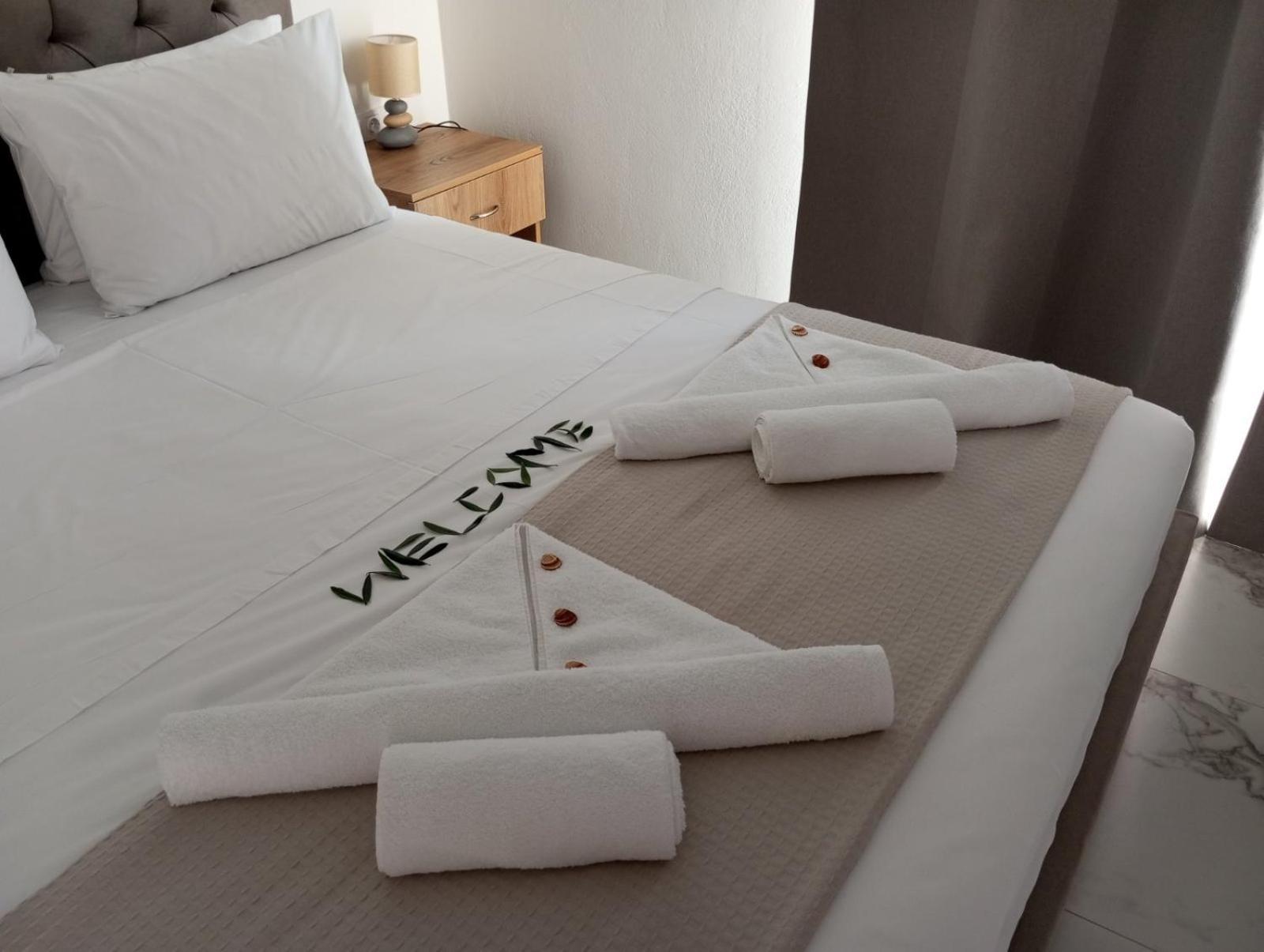 Three Charites Resort Gialova Exteriör bild
