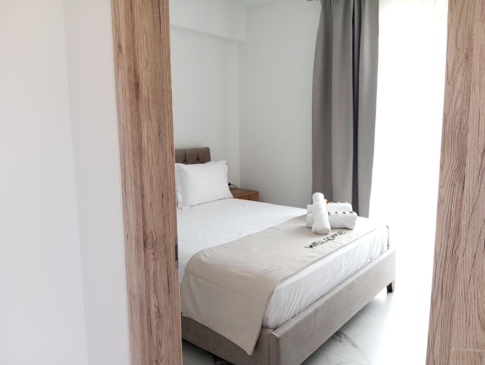 Three Charites Resort Gialova Exteriör bild
