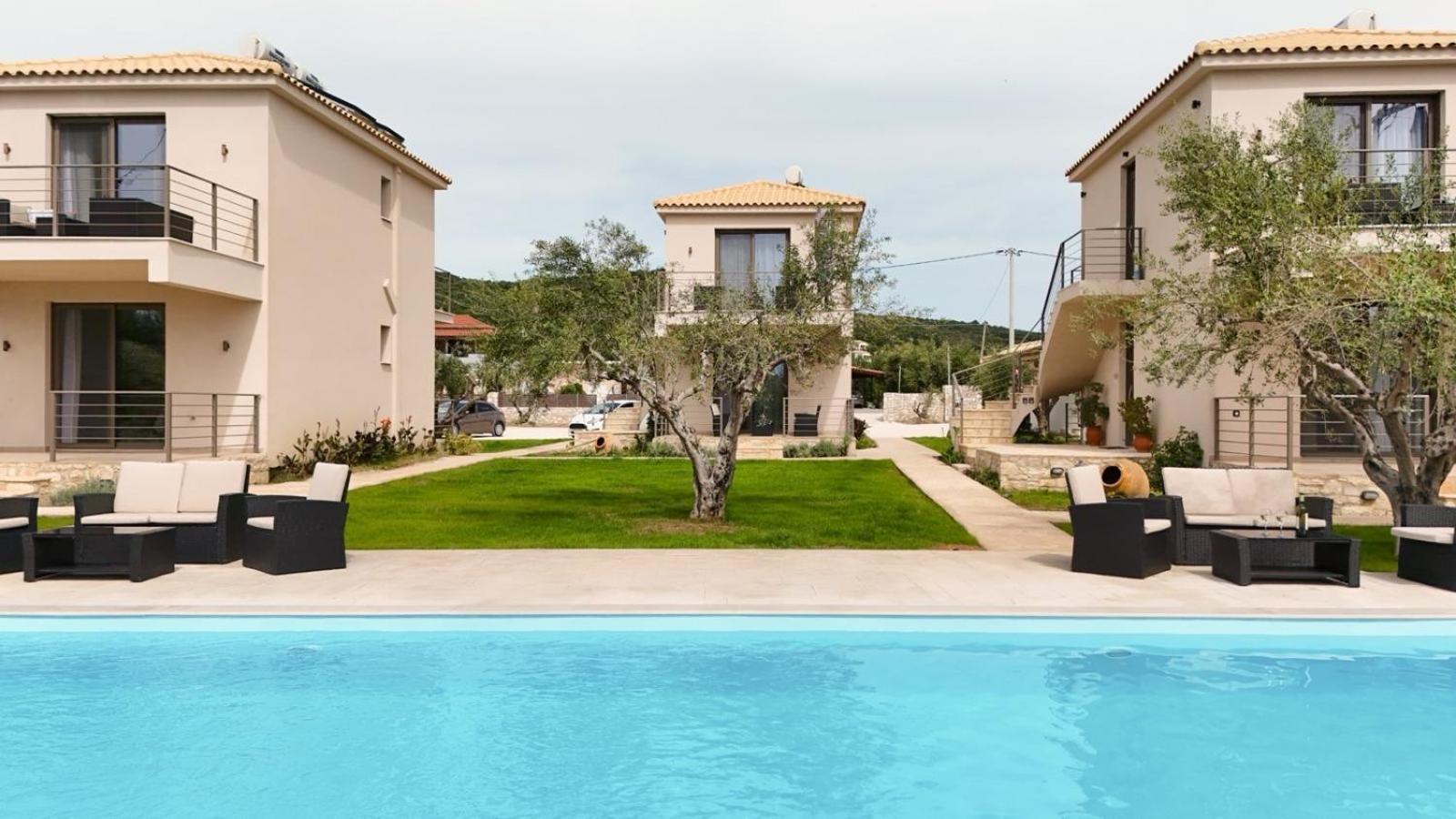 Three Charites Resort Gialova Exteriör bild