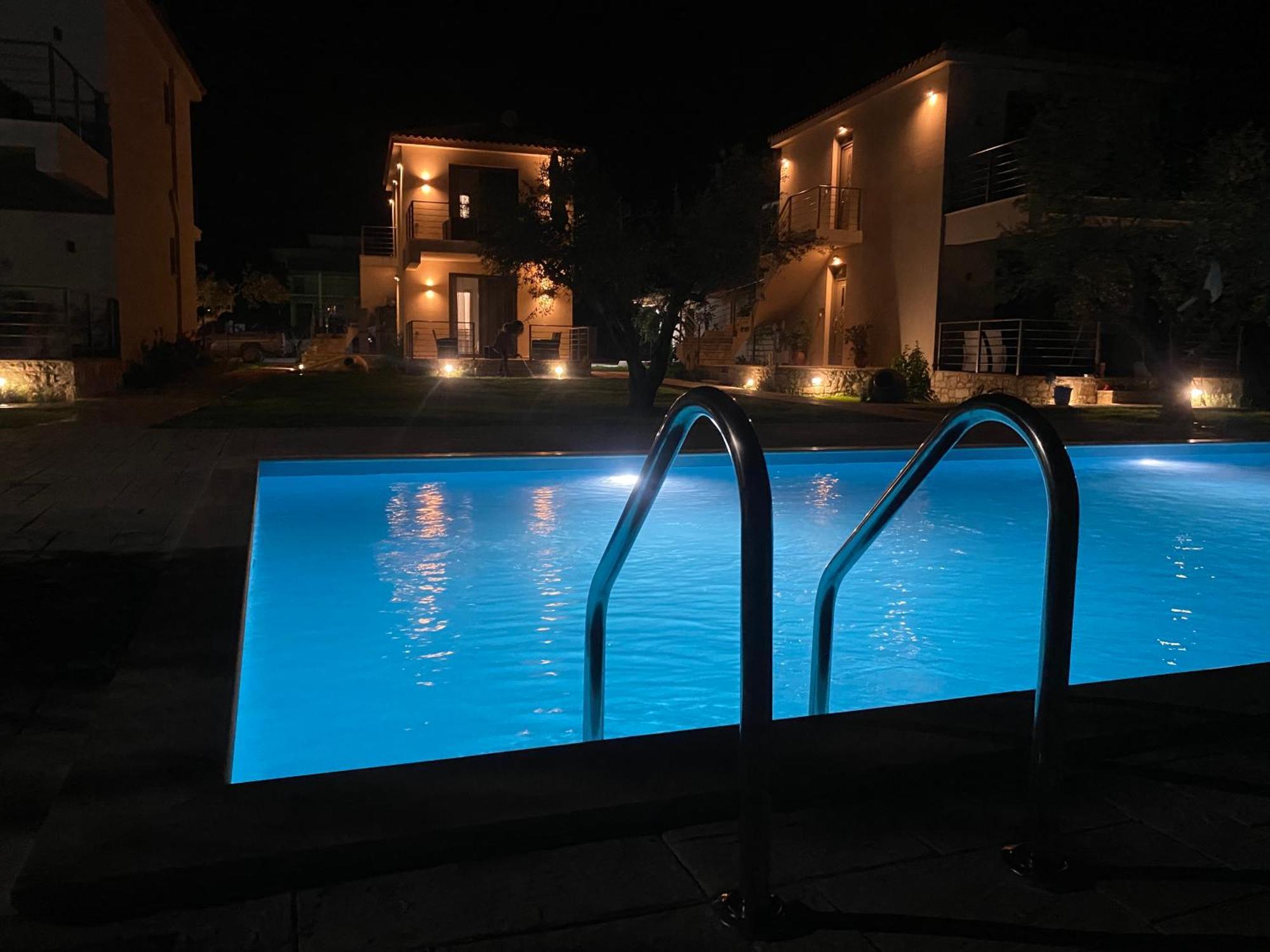 Three Charites Resort Gialova Exteriör bild
