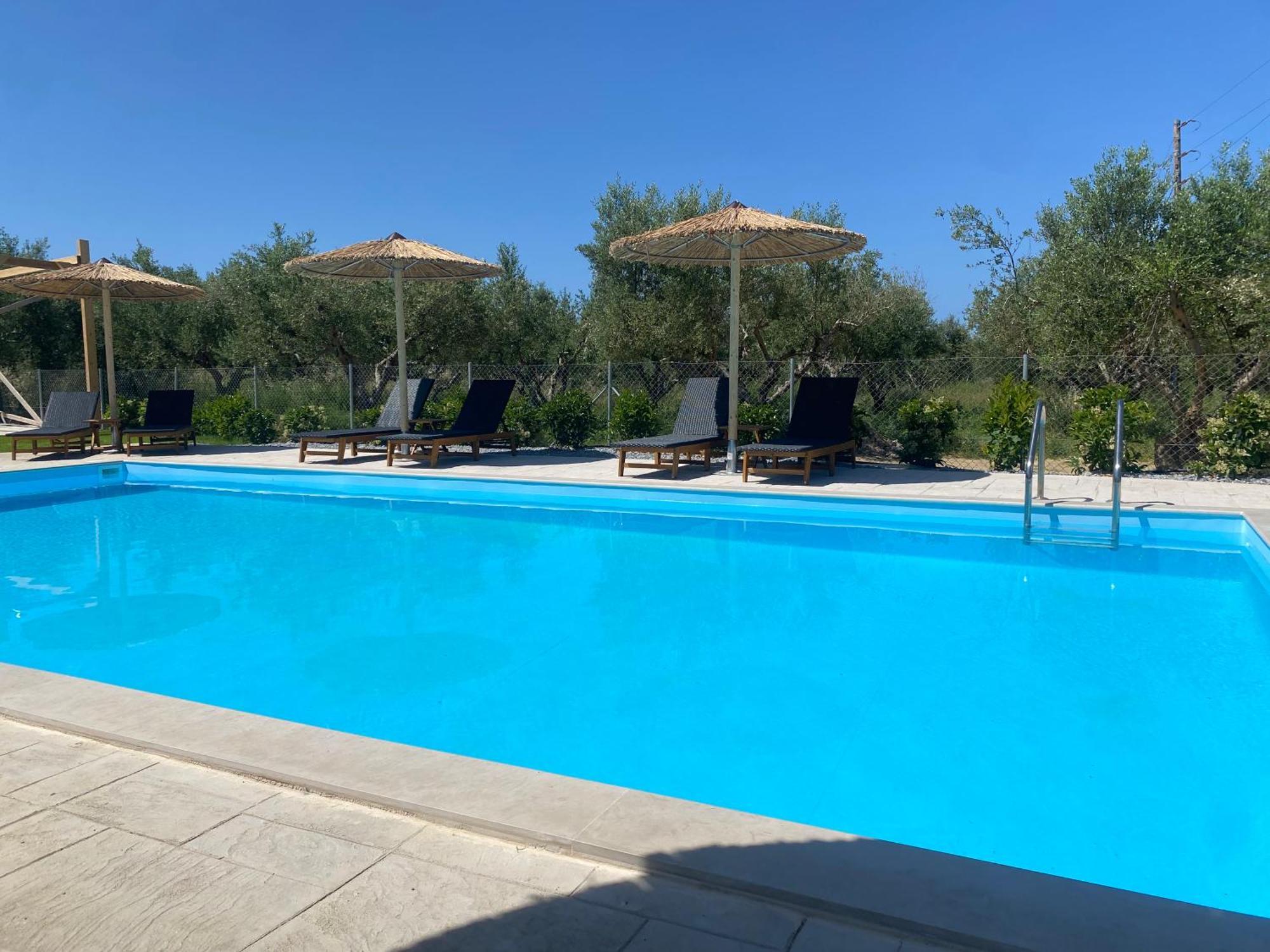 Three Charites Resort Gialova Exteriör bild