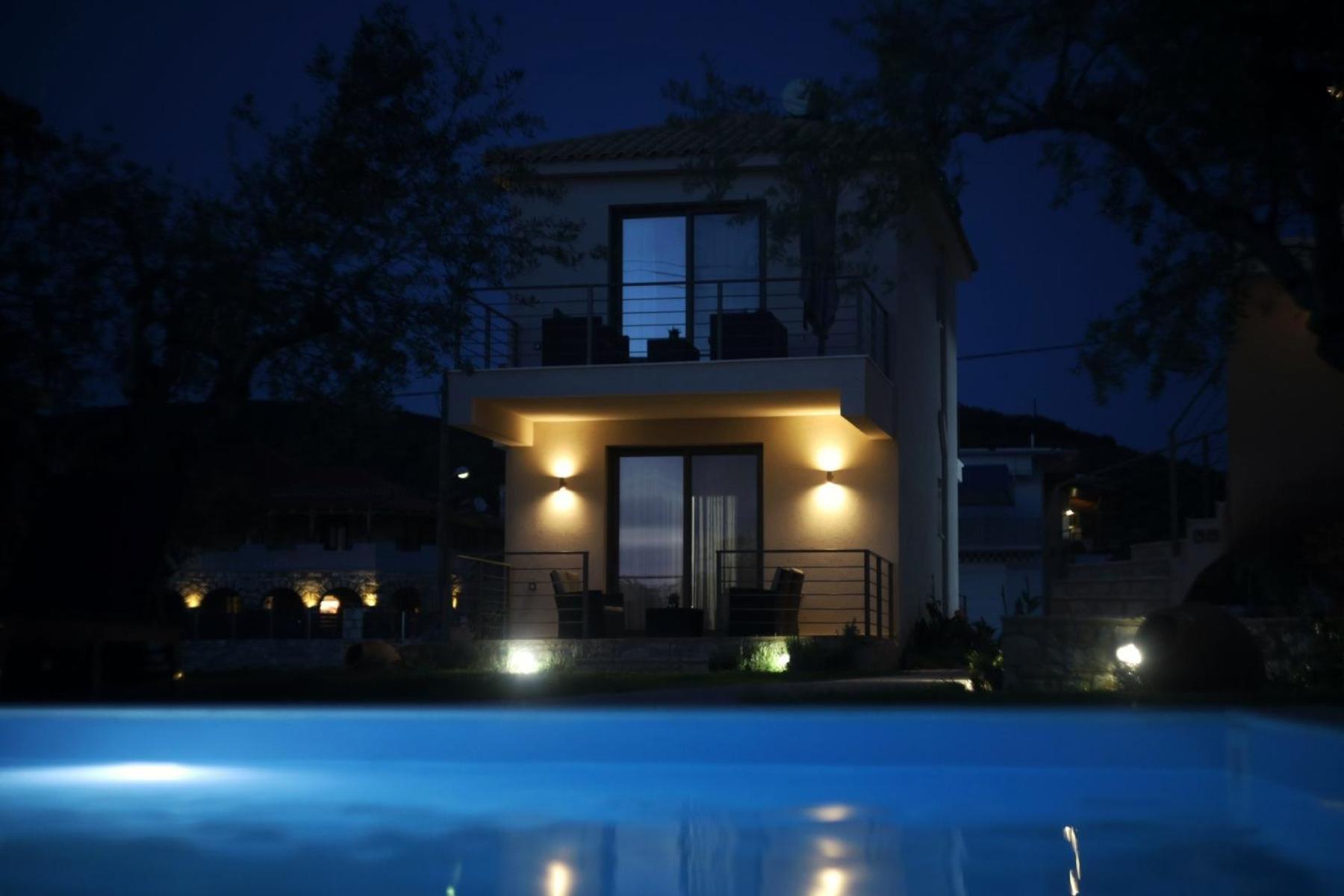 Three Charites Resort Gialova Exteriör bild