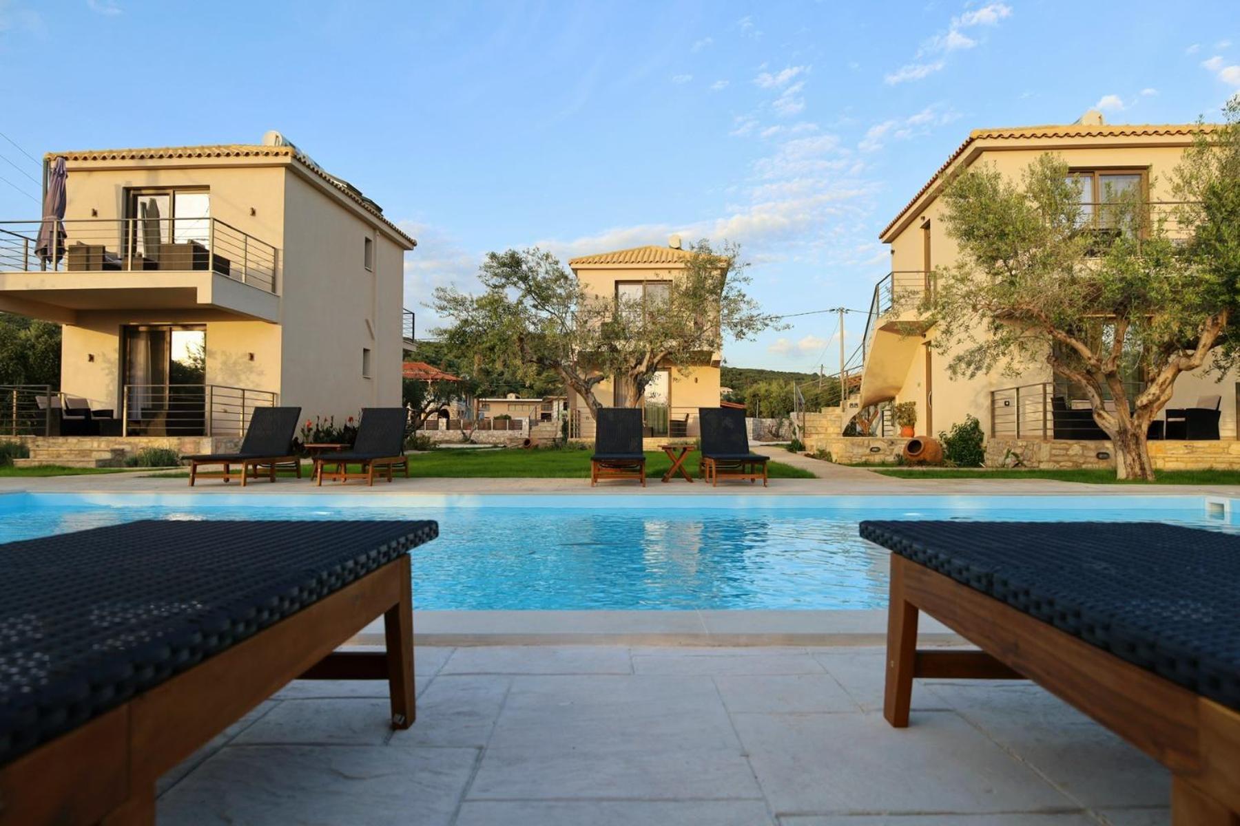 Three Charites Resort Gialova Exteriör bild